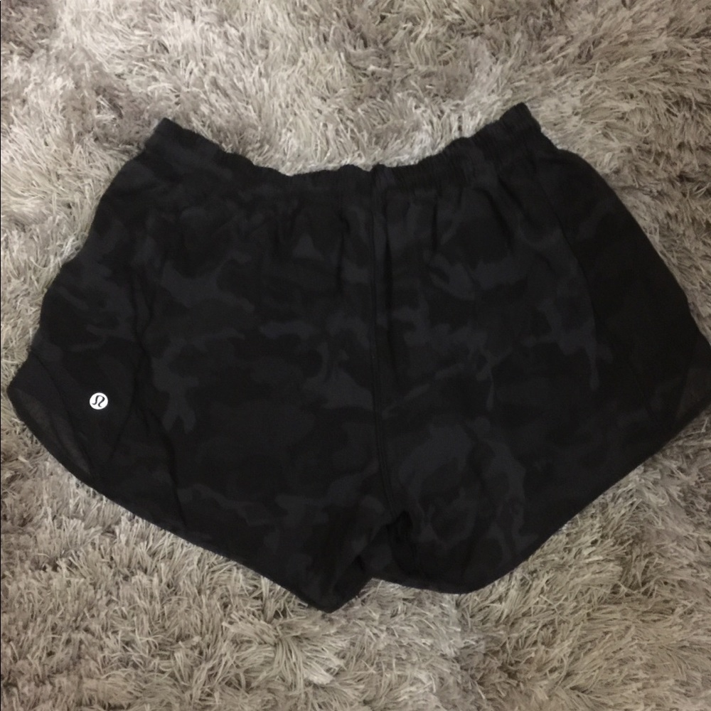 •CAMO LULULEMON SHORTS•
